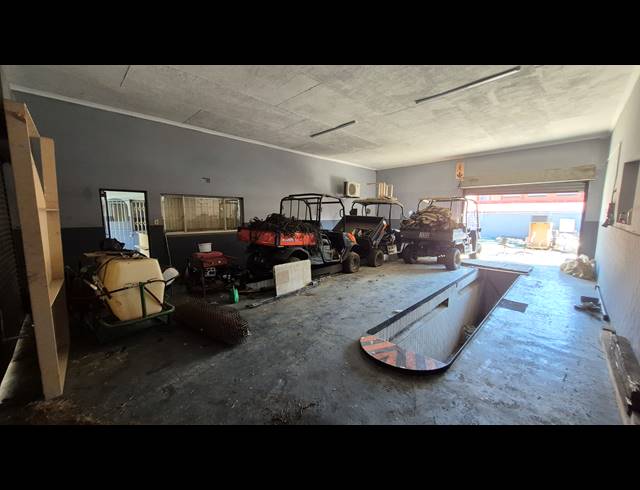 2,100M² FACTORY FOR SALE IN BOKSBURG EAST